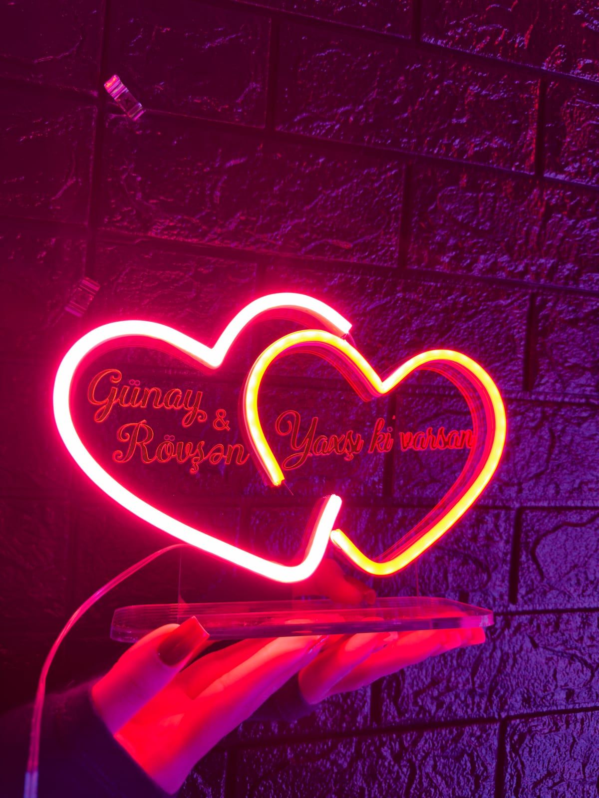Adlı ürəkli stolüstü neon