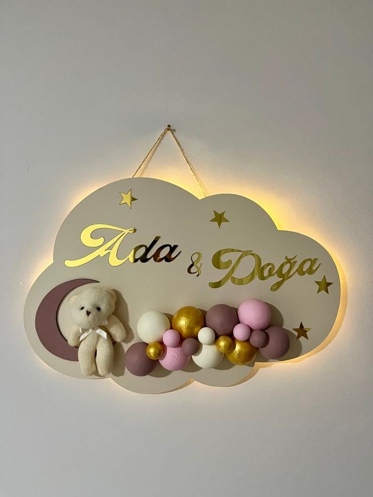 Adlı divar lövhəsi